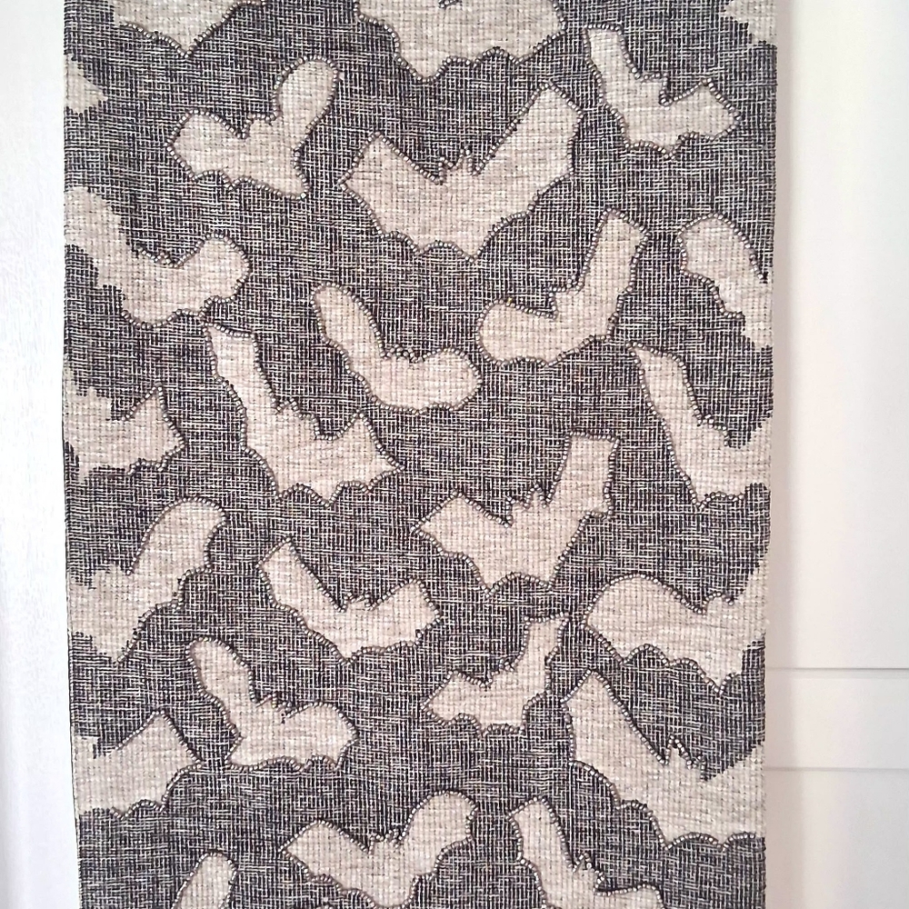 TABLE RUNNER 14"x72" Large SPOOKY Hollow Raised BEADED Bats BRAND-NEW w/tags - Picture 3 of 9